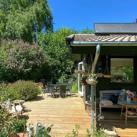 Renovated With Enclosed Flower Garden Casa vacanze